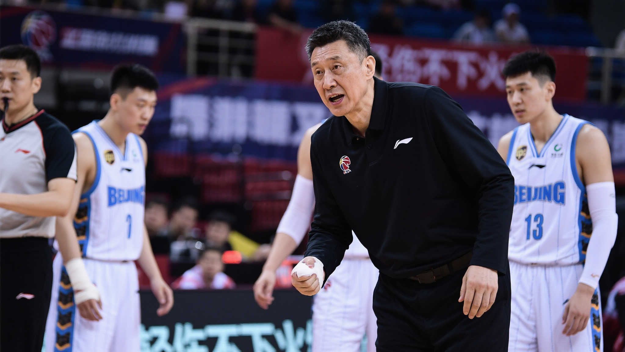 北京北汽主场对阵浙江方兴渡，许利民要求队员带伤坚持作战